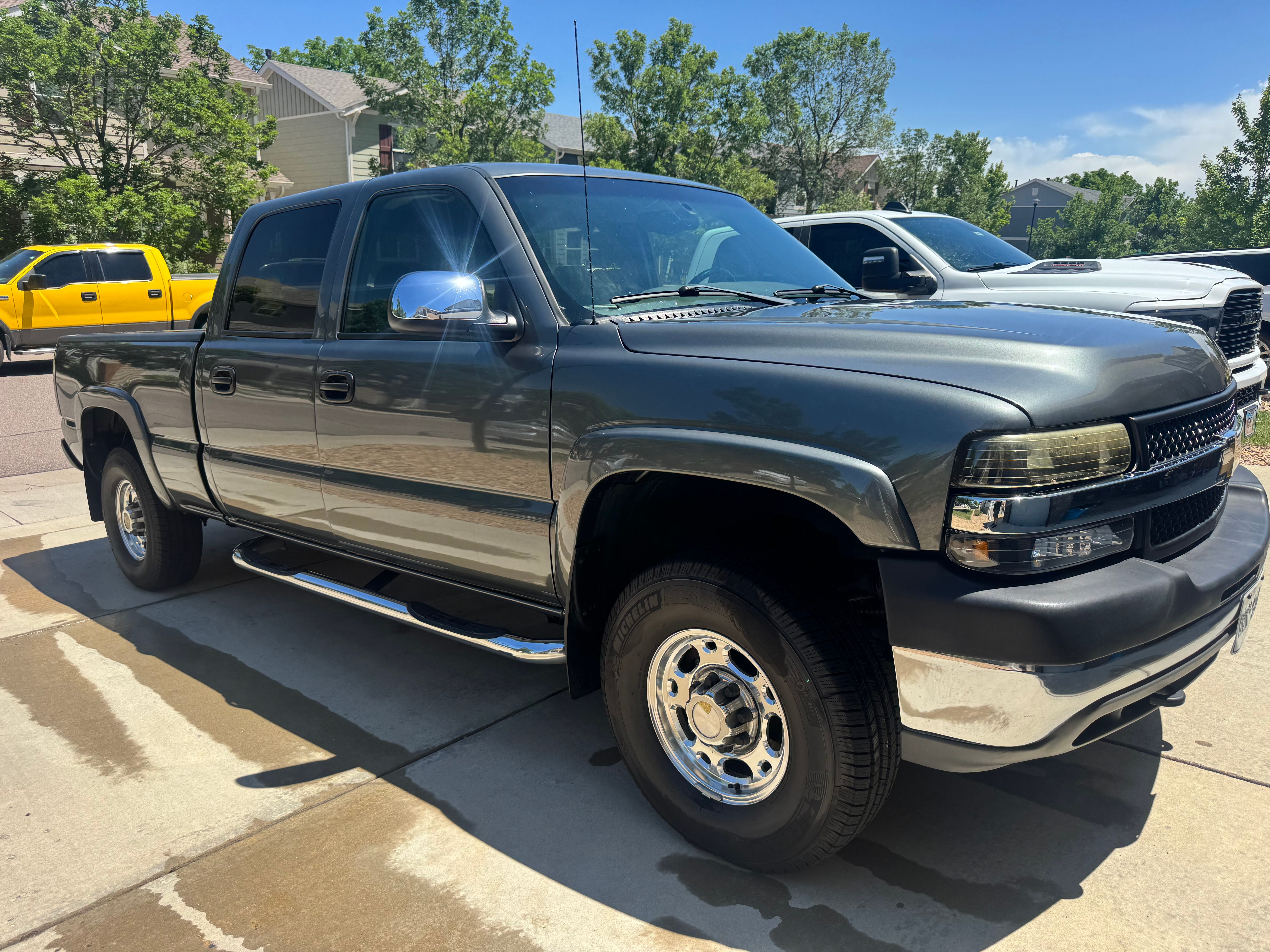 Used 2001 Chevrolet Silverado 2500 LS w/ Off-Road Skid Plate Pkg AWD/4WD image 2