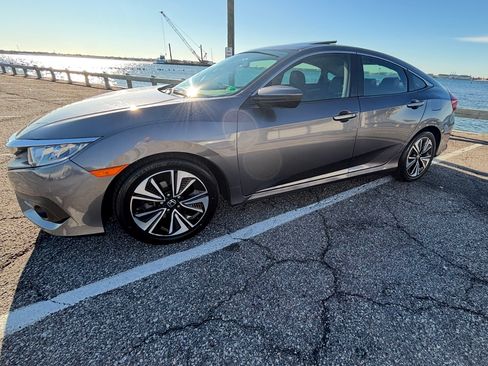 Used 2018 Honda Civic EX-L image 2