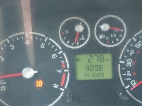 Used 2010 Ford Transit Connect XL image 9