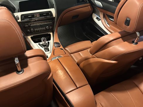 Used 2018 BMW M6 Convertible image 16