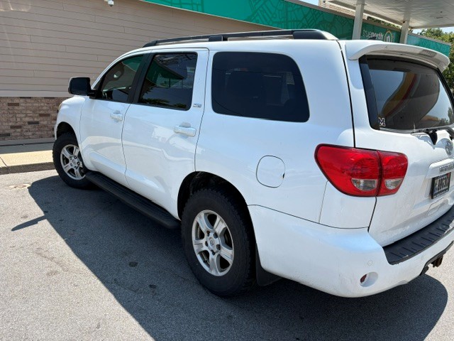 Used 2016 Toyota Sequoia SR5 w/ Premium Package AWD/4WD image 1