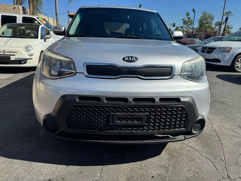 Used 2016 Kia Soul FWD image 2