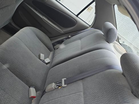 Used 2001 Toyota Corolla LE image 2