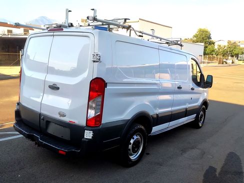 Used 2015 Ford Transit 250 130 Low Roof RWD image 16