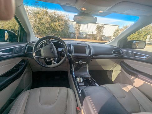 Used 2019 Ford Edge Titanium w/ Equipment Group 301A image 8