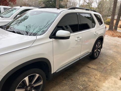 Used 2024 Honda Pilot Touring image 1