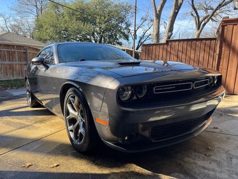 Used 2015 Dodge Challenger R/T w/ Quick Order Package 22B R/T image 1