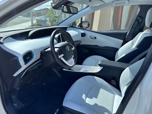 Used 2019 Toyota Prius Prime Advanced image 12
