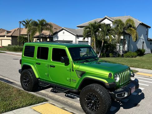 Used 2020 Jeep Wrangler Unlimited Sahara w/ Uconnect 4C Nav & Sound Group image 4