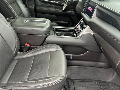 Used 2021 GMC Yukon XL Denali w/ Denali Premium Package AWD/4WD image 17
