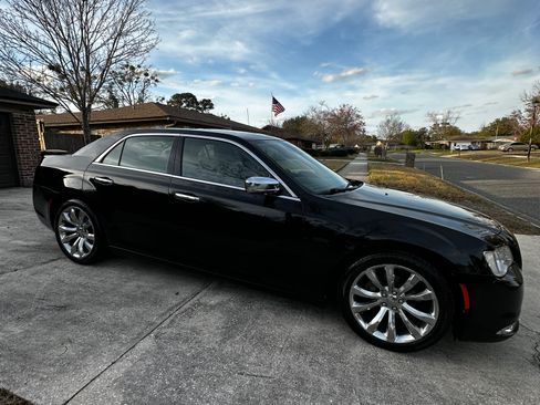 Used 2017 Chrysler 300 C w/ Safetytec Plus Group image 2