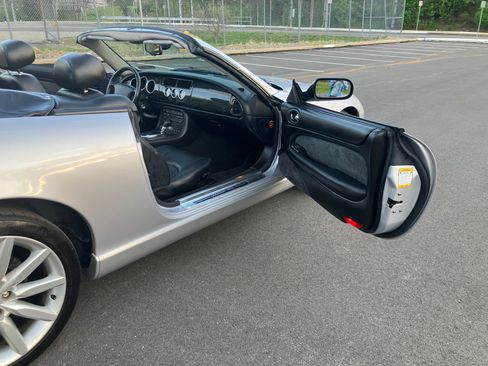 Used 2005 Jaguar XK8 Convertible RWD image 9
