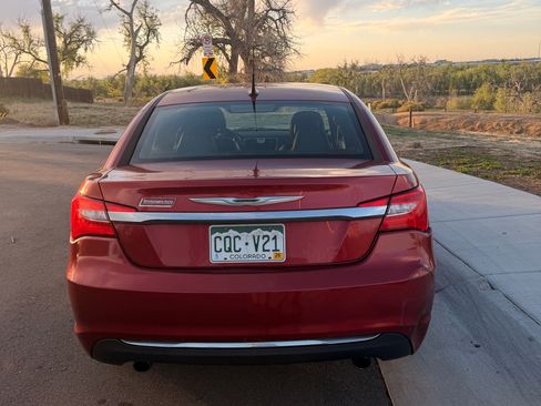 Used 2011 Chrysler 200 Limited FWD image 5