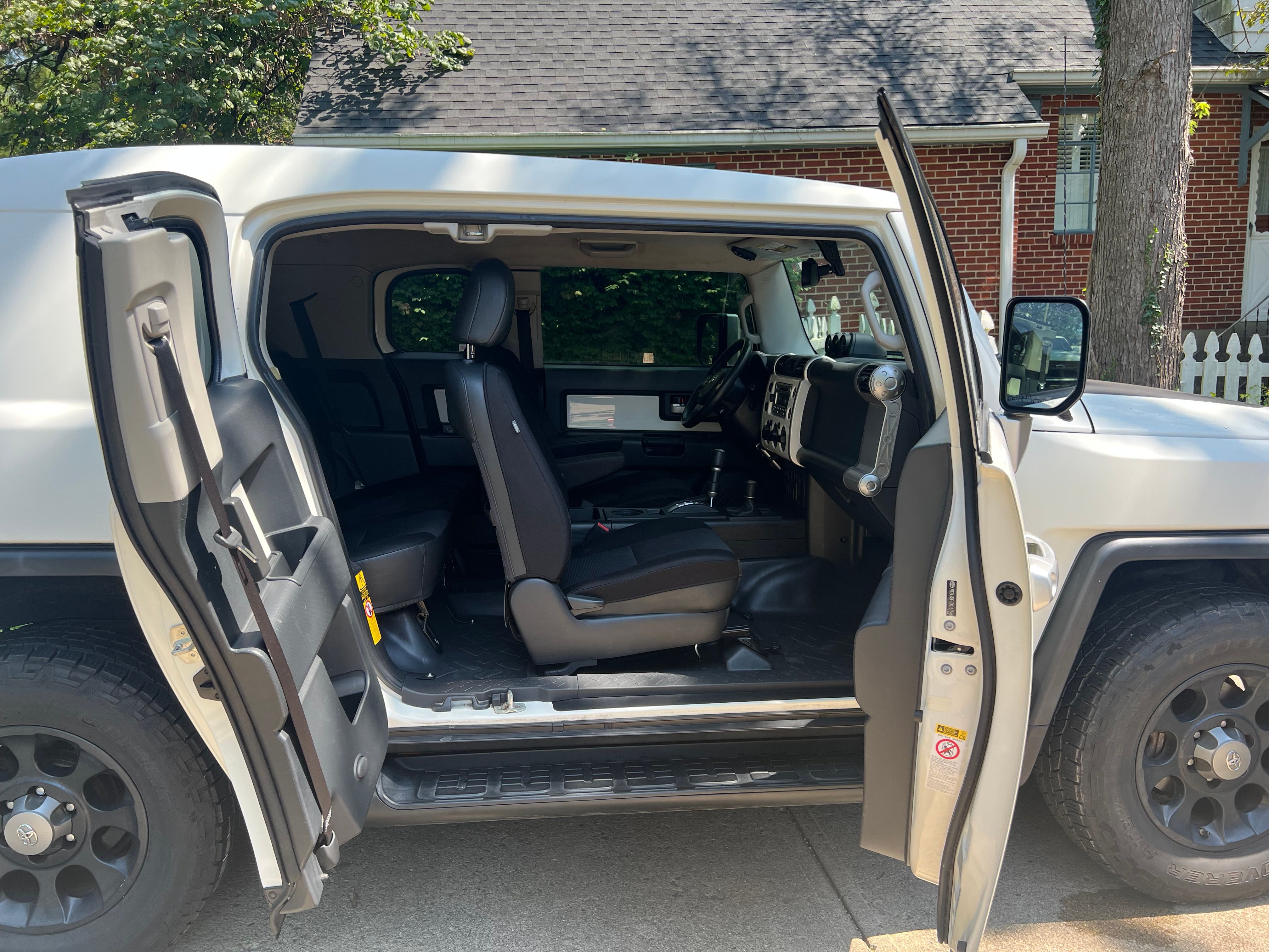 Used 2013 Toyota FJ Cruiser 4WD w/ Upgrade Pkg image 8