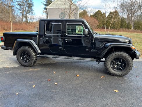 Used 2022 Jeep Gladiator Sport image 1
