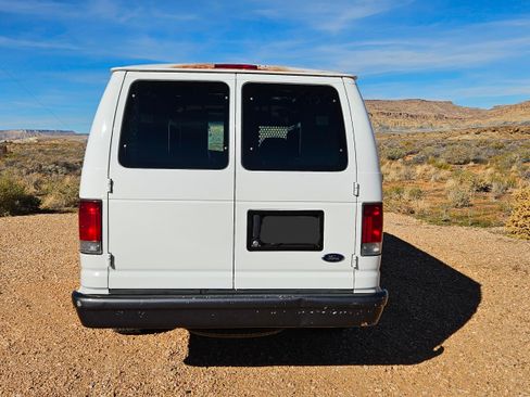 Used 2005 Ford E-250 and Econoline 250 Extended image 4