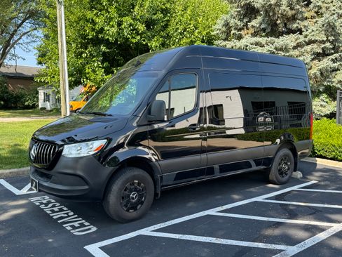 Used 2019 Mercedes-Benz Sprinter 1500 image 2