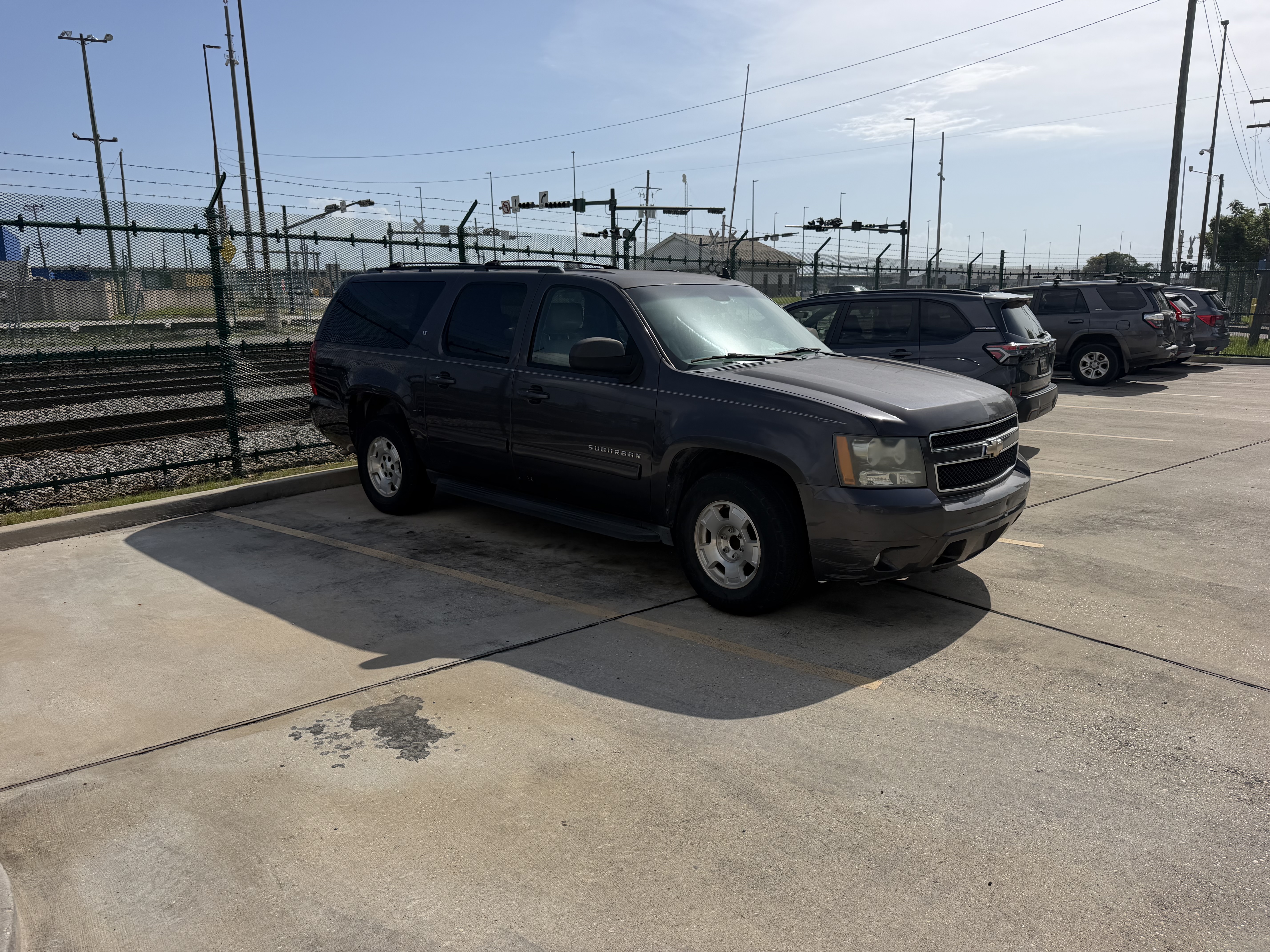 Used 2011 Chevrolet Suburban LT RWD image 4