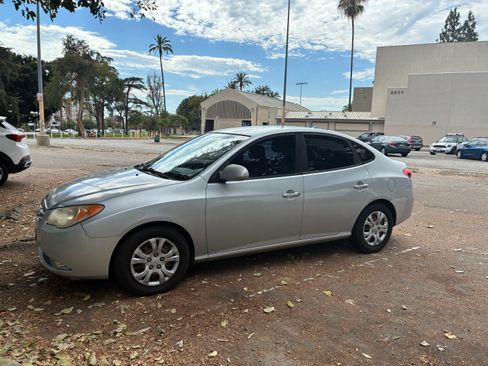 Used 2010 Hyundai Elantra GLS FWD image 6