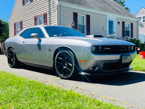 Used 2015 Dodge Challenger R/T Scat Pack RWD image 1