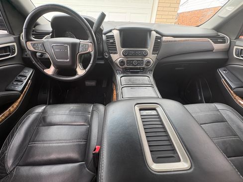 Used 2015 GMC Yukon Denali w/ Premium Package image 8