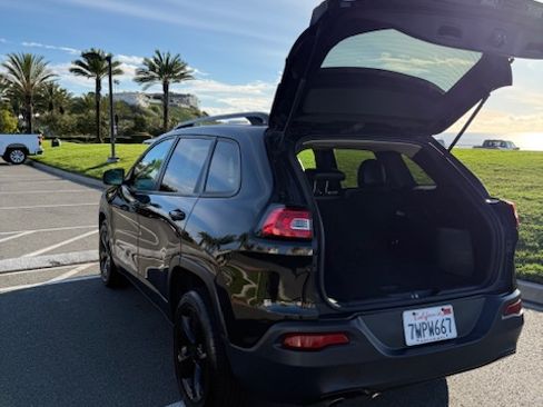 Used 2017 Jeep Cherokee High Altitude image 9