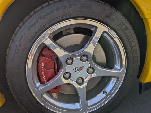 Used 2000 Chevrolet Corvette Coupe w/ Performance Handling Pkg image 13