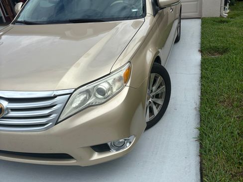 Used 2011 Toyota Avalon Limited image 6