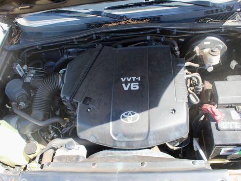 Used 2013 Toyota Tacoma PreRunner image 19