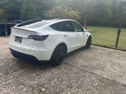 Used 2022 Tesla Model Y Performance image 12