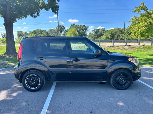 Used 2013 Kia Soul FWD image 5