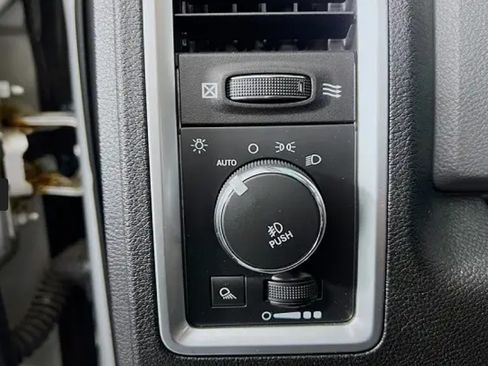 Used 2013 RAM 1500 Big Horn image 9