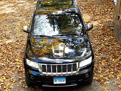 Used 2013 Jeep Grand Cherokee Overland w/ Advance Technology Group image 3