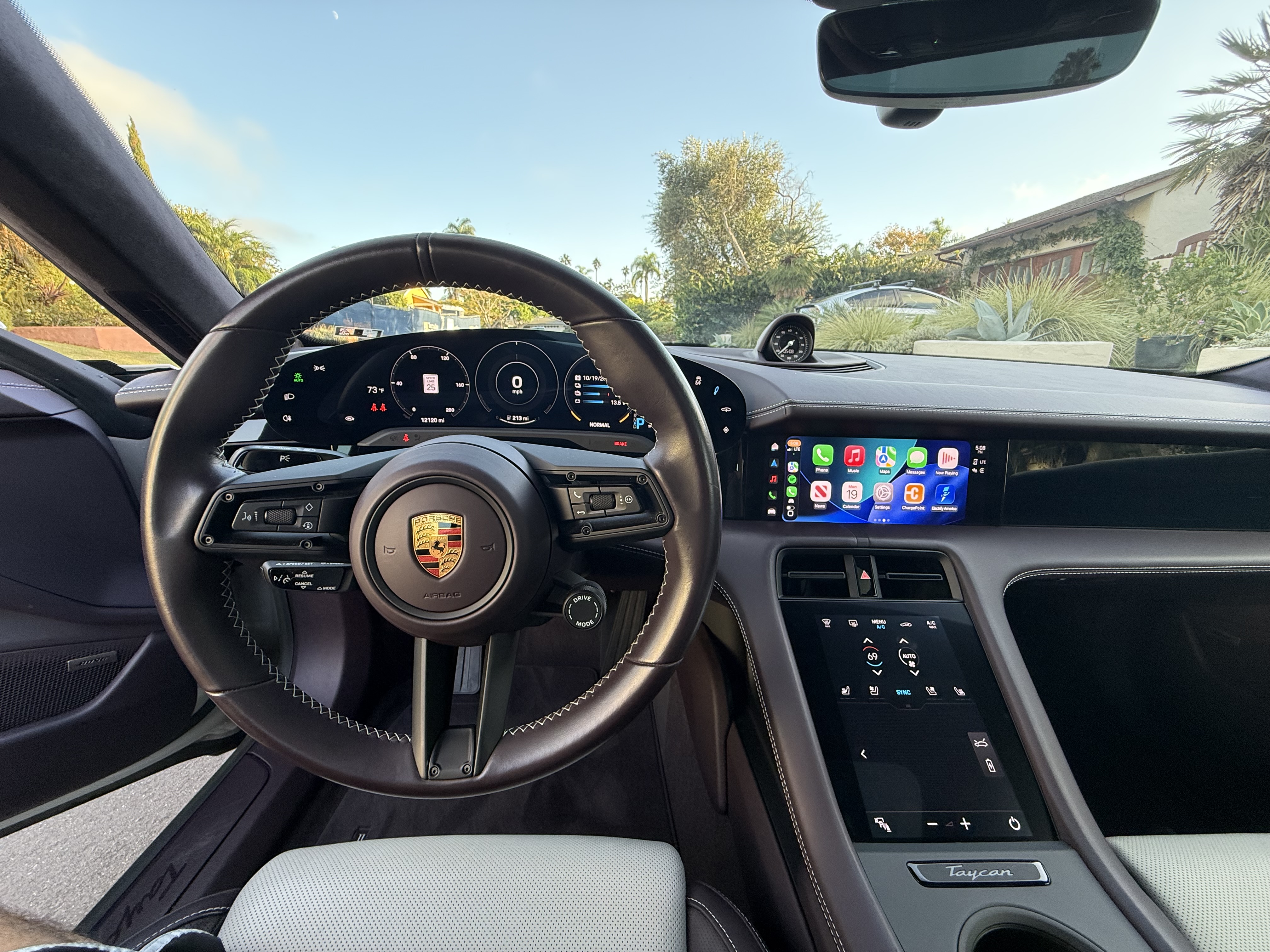 Used 2022 Porsche Taycan RWD image 2