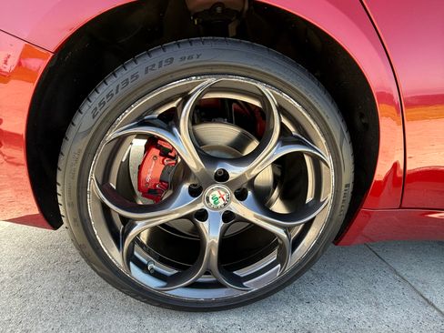 Used 2018 Alfa Romeo Giulia Ti Sport w/ Quick Order Package 22U Sport RWD image 9