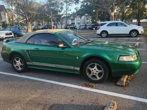 Used 2002 Ford Mustang Deluxe Convertible image 4