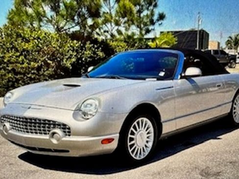 Used 2005 Ford Thunderbird Deluxe image 8