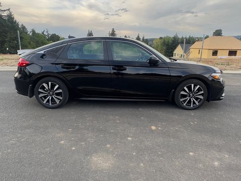 Used 2024 Honda Civic EX-L image 6