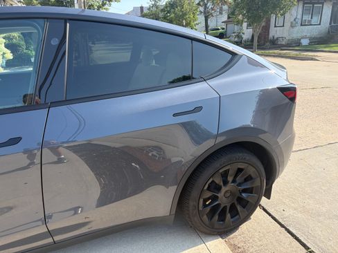 Used 2023 Tesla Model Y Long Range AWD/4WD image 22