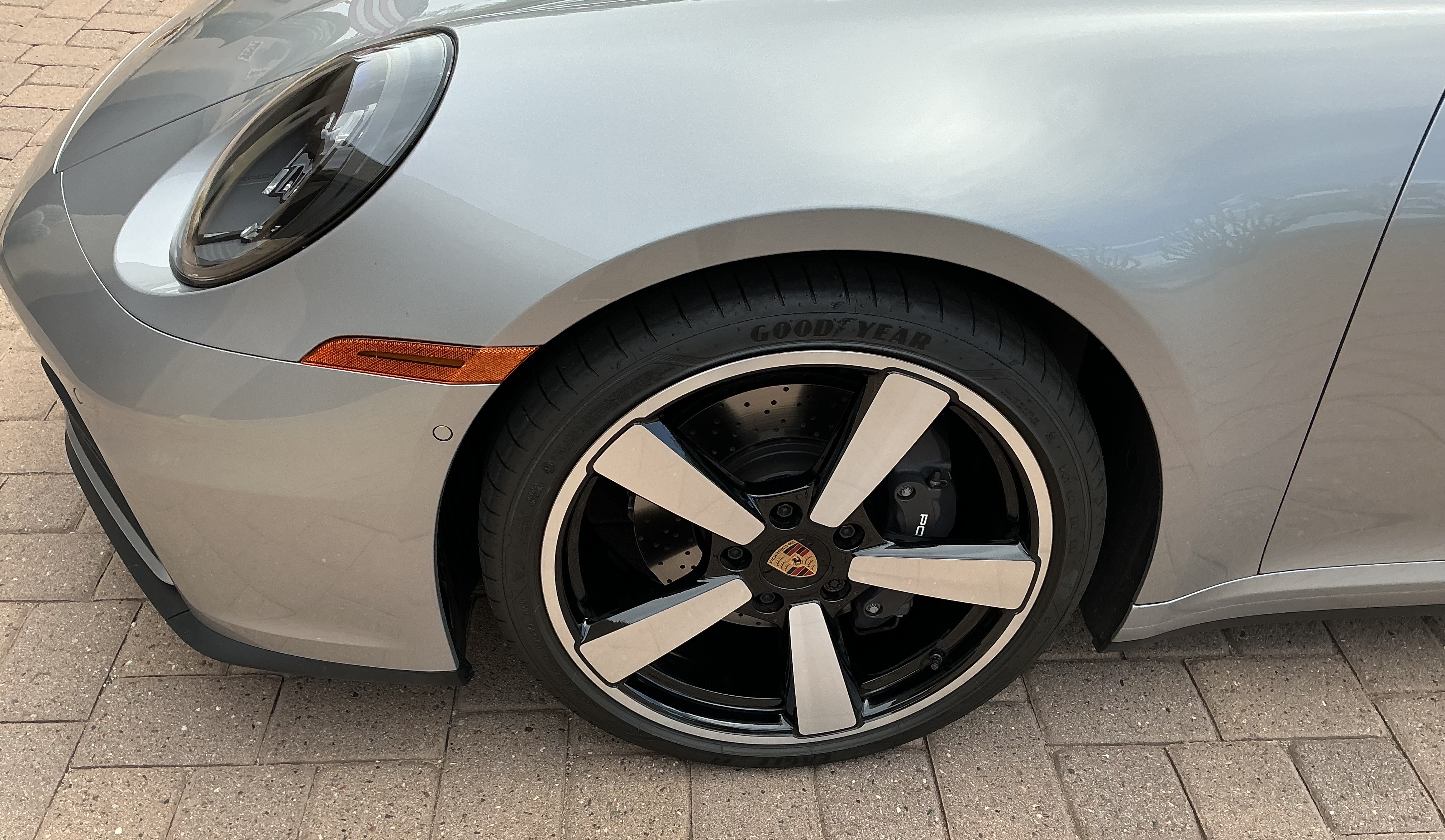 Used 2025 Porsche 911 Carrera T RWD image 6