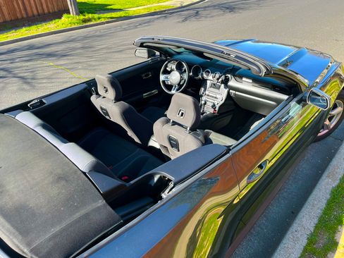 Used 2016 Ford Mustang Convertible image 10