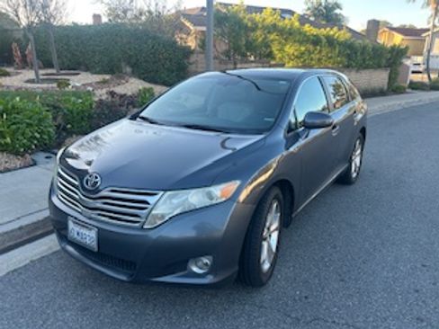 Used 2010 Toyota Venza image 2