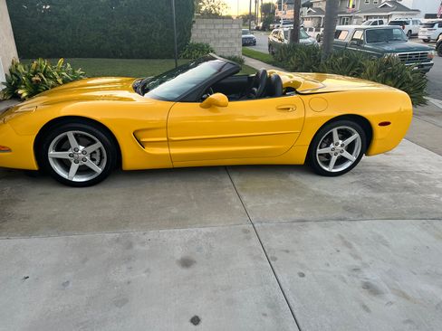 Used 2000 Chevrolet Corvette Convertible w/ Performance Handling Pkg image 5