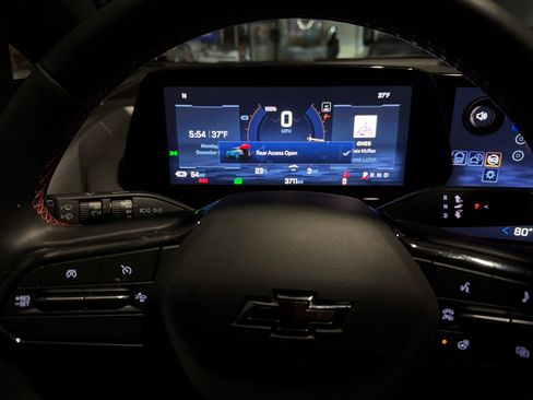 Used 2025 Chevrolet Equinox EV RS image 1