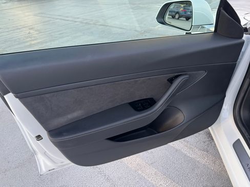 Used 2020 Tesla Model 3 Standard Range Plus RWD image 17