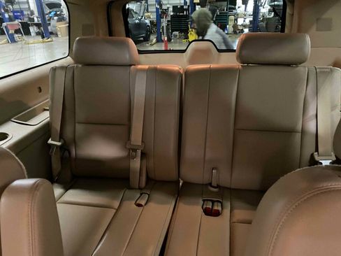 Used 2013 Chevrolet Suburban LTZ image 4