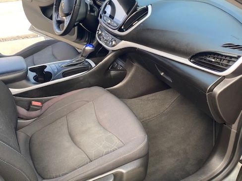 Used 2017 Chevrolet Volt LT FWD image 12
