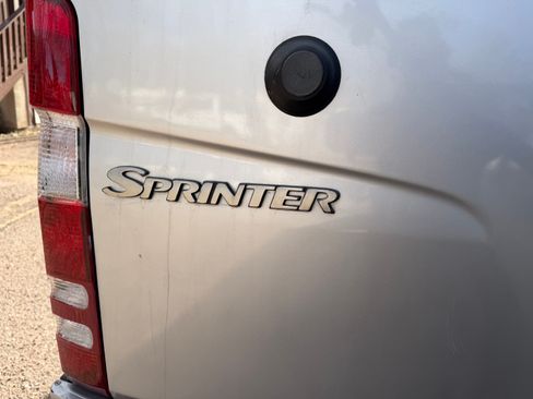 Used 2012 Mercedes-Benz Sprinter 2500 image 19