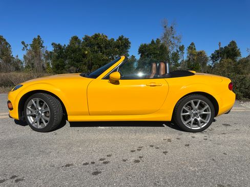 Used 2013 MAZDA MX-5 Miata Sport image 6
