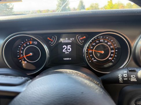 Used 2018 Jeep Wrangler Unlimited Sport S AWD/4WD image 15